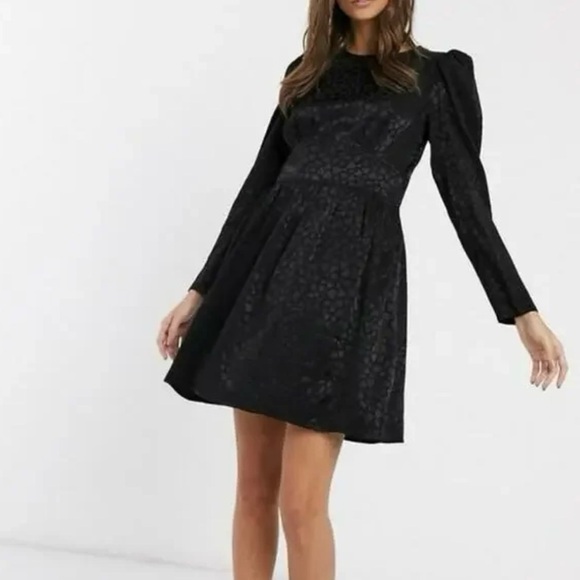 & Other Stories Dresses & Skirts - & Other Stories Triangle Bodice Ruffled Mini Dress Black Heart Print Size 8